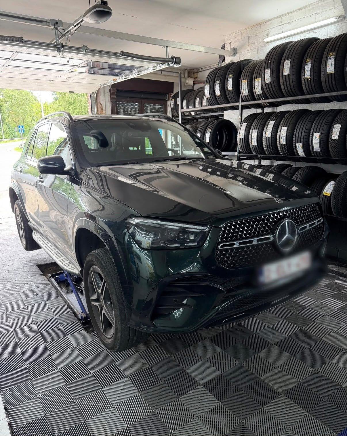 Un Mercedes GLE à l'atelier